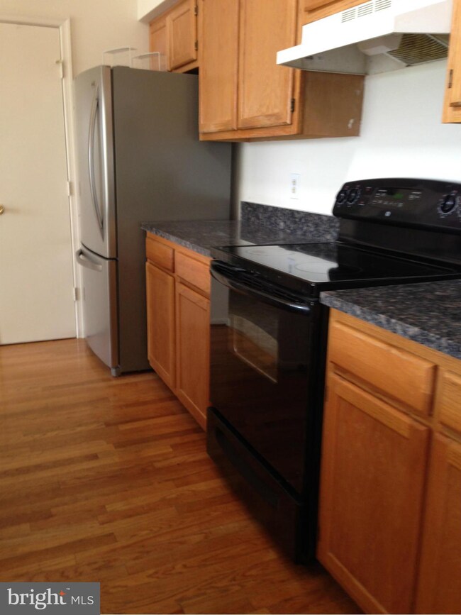 2802 Clear Shot Dr unit 12, Silver Spring, MD 20906 - photo 3