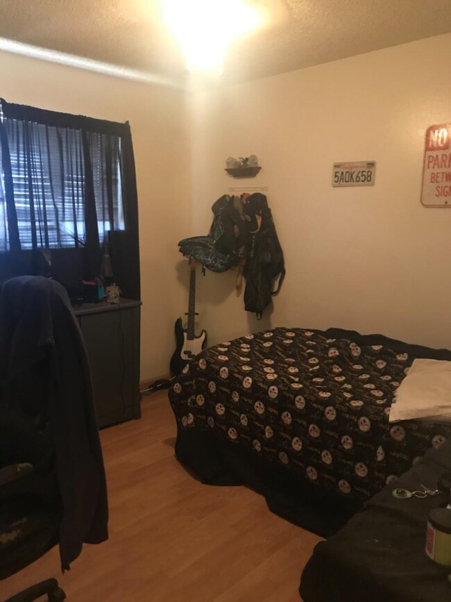 329 W Deodar Ln, Lemoore, CA 93245 - photo 7