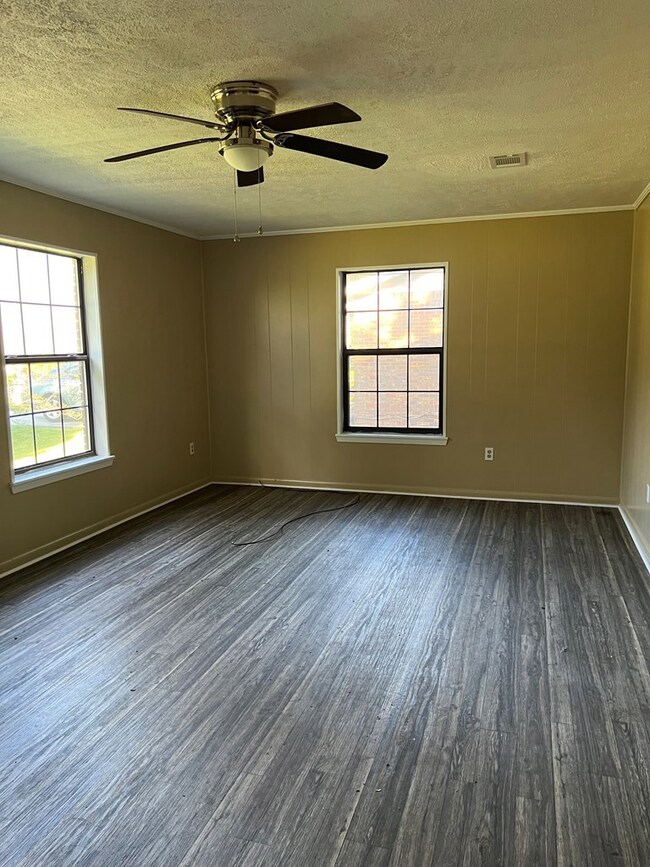 Spacious Family Room