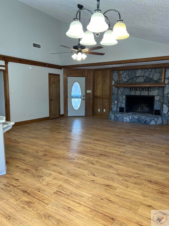 103 Lilac St, Texarkana, TX 75501 - photo 2