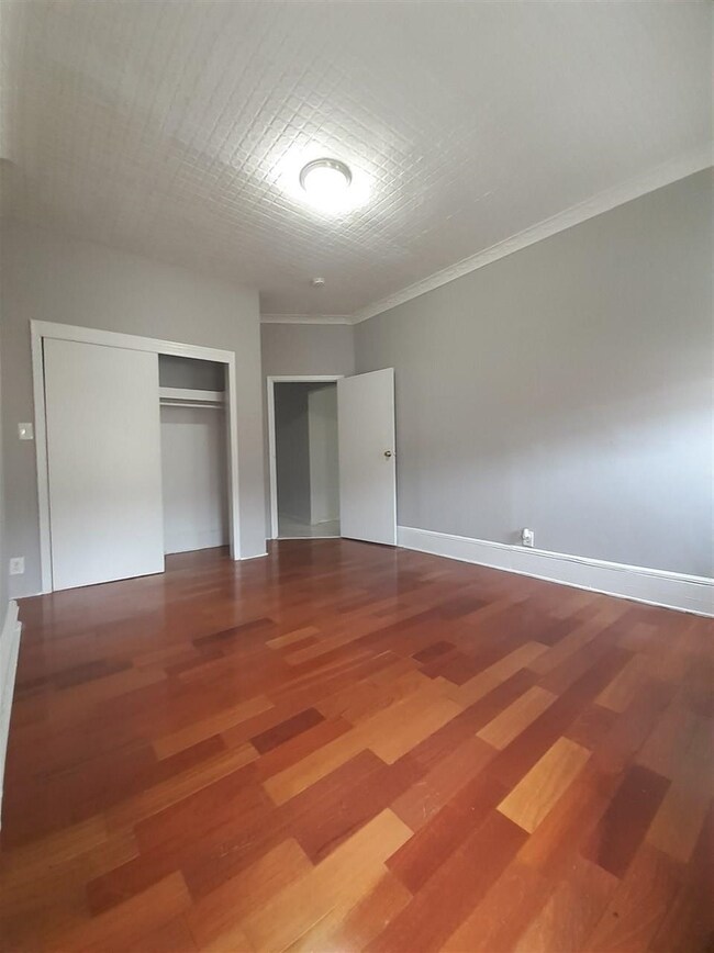 216 Highpoint Ave, Weehawken, NJ 07086 - photo 5