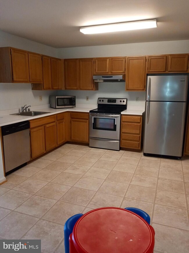 1938 Winslow Ct, Woodbridge, VA 22191 - photo 5