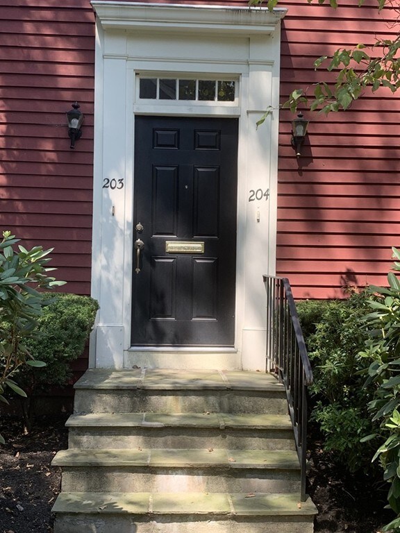 611 Washington St unit 204, Wellesley, MA 02482 - photo 3