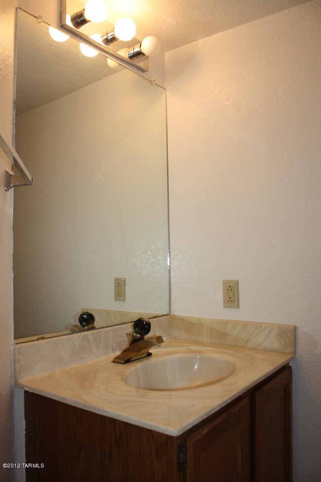 1/2 Bathroom