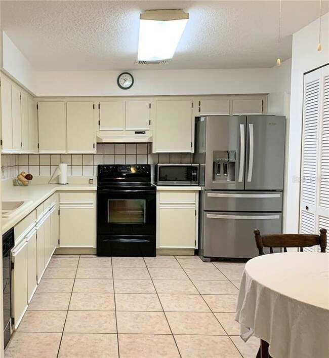 Eat-in Kitchen w Pantry 1