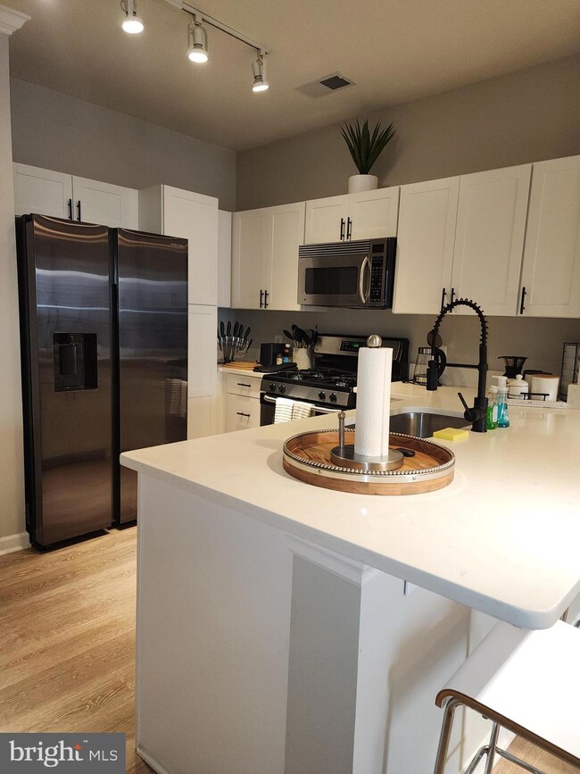 12945 Centre Park Cir unit 307, Herndon, VA 20171 - photo 6