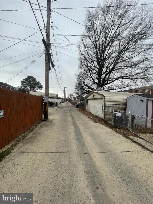 1036 Foxcroft Ln, Essex, MD 21221 - photo 6