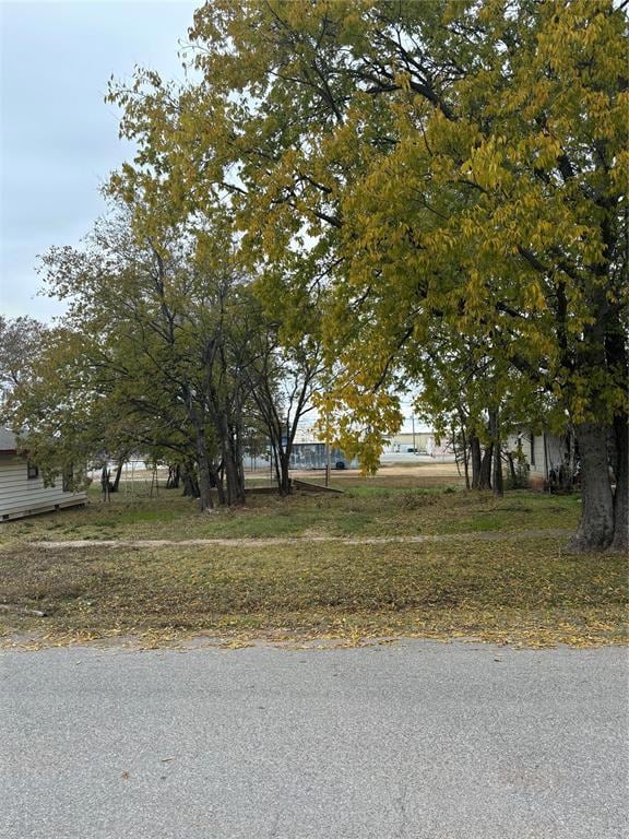 119 W Iowa St, Walters, OK 73572 - photo 2