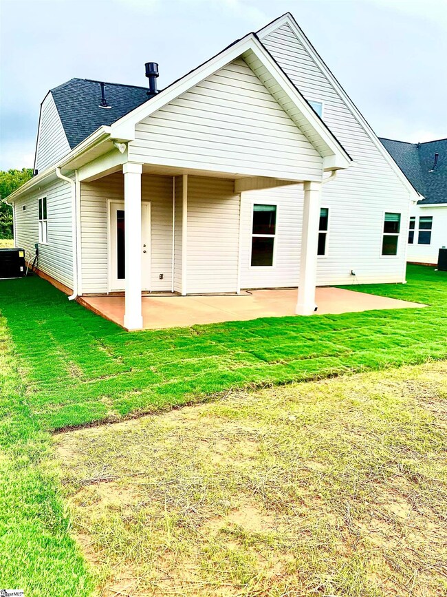 2069 Dr, Boiling Springs, SC 29349 - photo 2