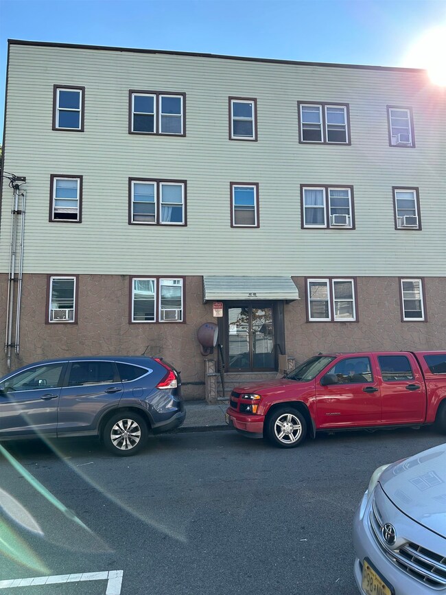 46-48 E 17th St unit 3R, Bayonne, NJ 07002 - photo 2