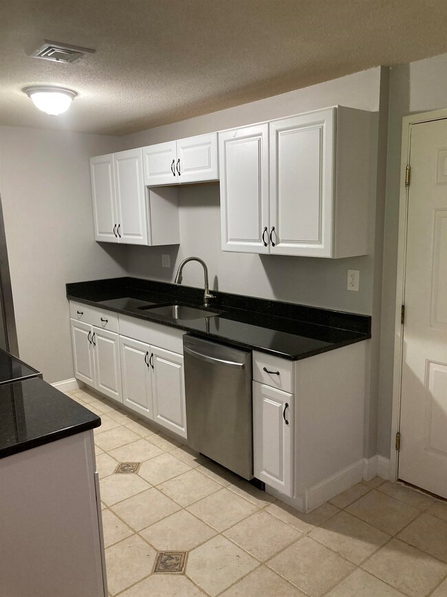 17 Blackstone Dr unit U1731, Nashua, NH 03063 - photo 7