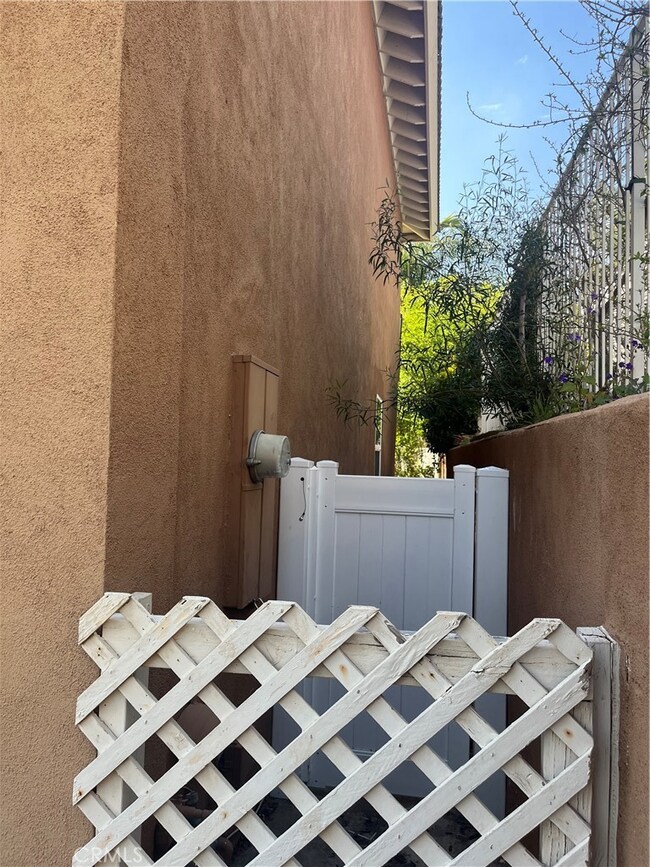 30407 Early Round Dr, Canyon Lake, CA 92587 - photo 2