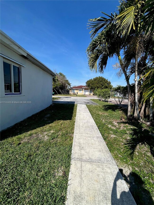 11000 SW 218th Terrace unit 1, Miami, FL 33170 - photo 2