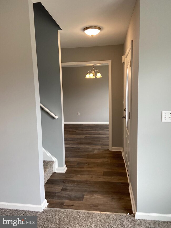 509 Stonewall St, Strasburg, VA 22657 - photo 2