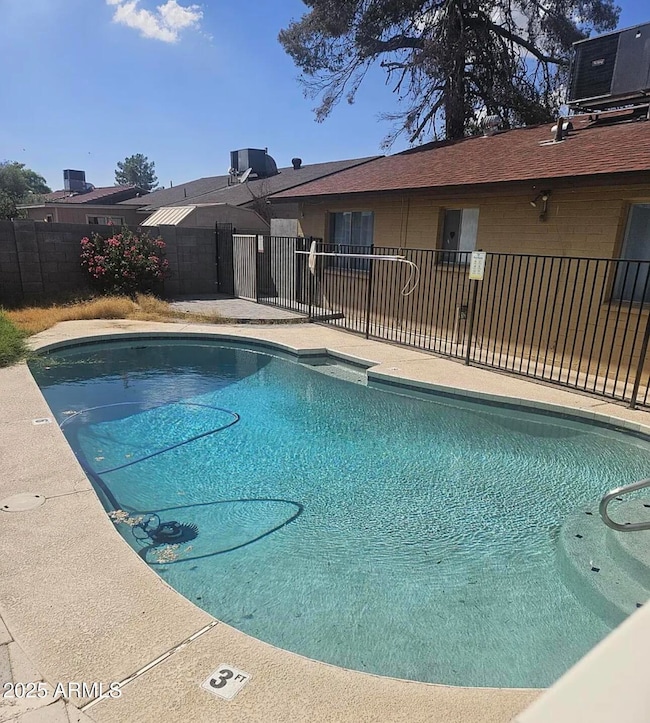 7539 W Glenrosa Ave, Phoenix, AZ 85033 - photo 2