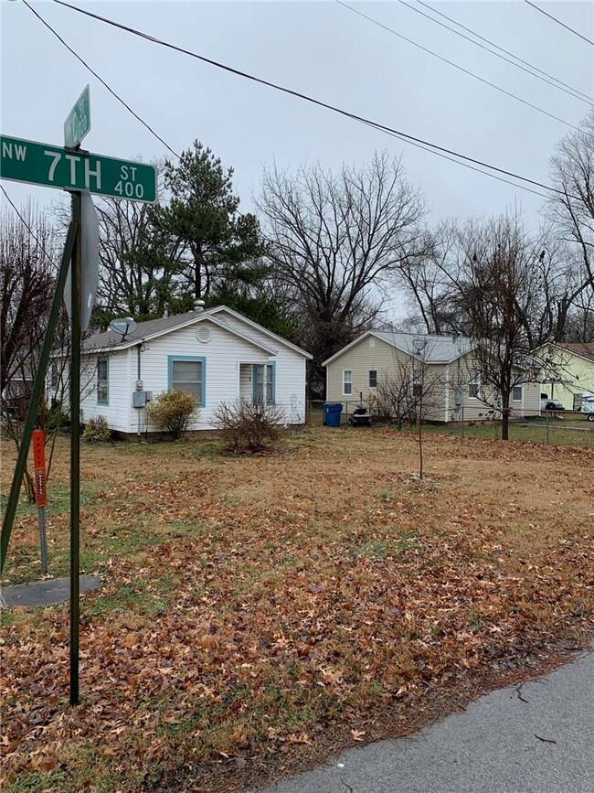 312 NW 7th St, Bentonville, AR 72712 - photo 2