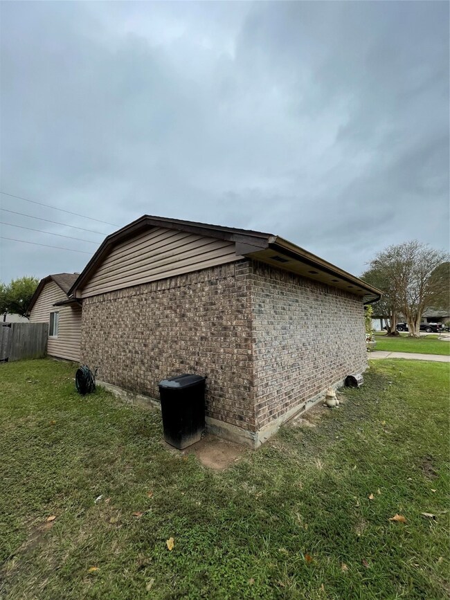 7214 Bubbling Brooks Ln, Houston, TX 77095 - photo 3