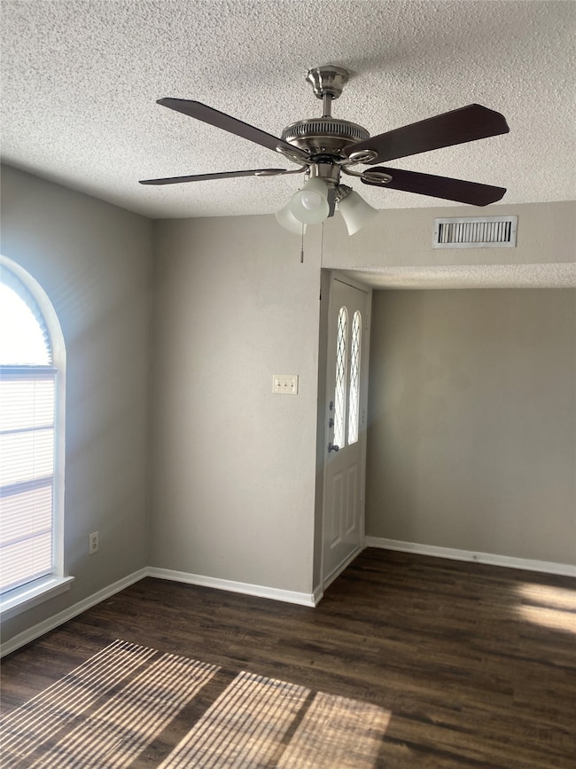 5060 Walker Dr, the Colony, TX 75056 - photo 4