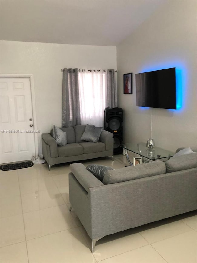 27 NE 13th Ave unit 4, Homestead, FL 33033 - photo 2