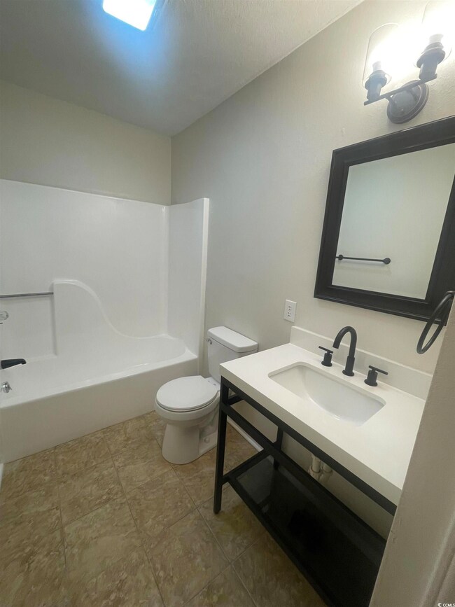 Bathroom with toilet and shower / washtub combination