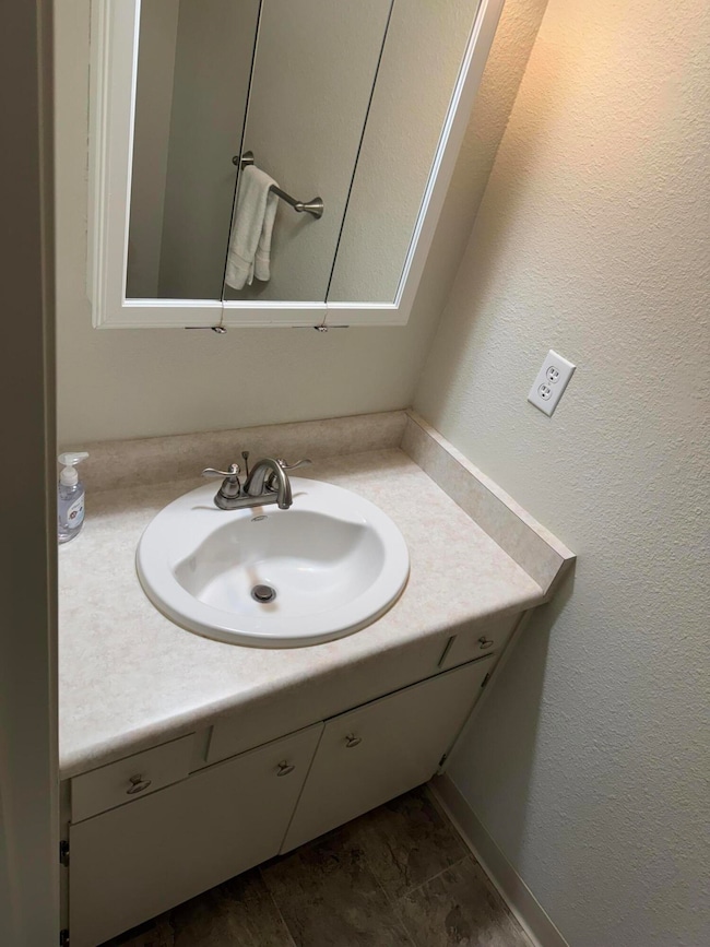 747 Spring St, Medford, OR 97504 - photo 7