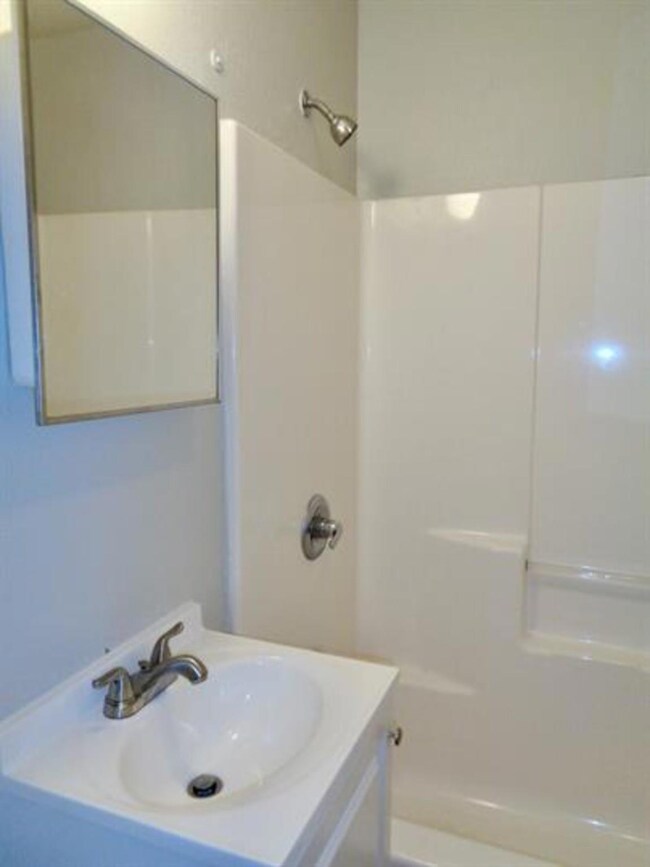 818 W Texas St unit B, Denison, TX 75020 - photo 6