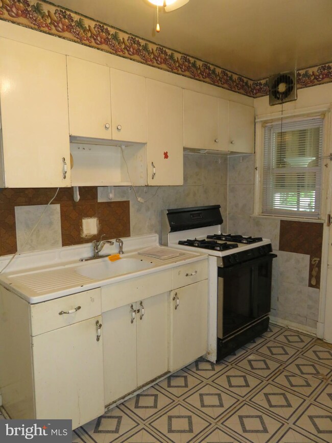 8626 Rock Oak Rd, Parkville, MD 21234 - photo 3