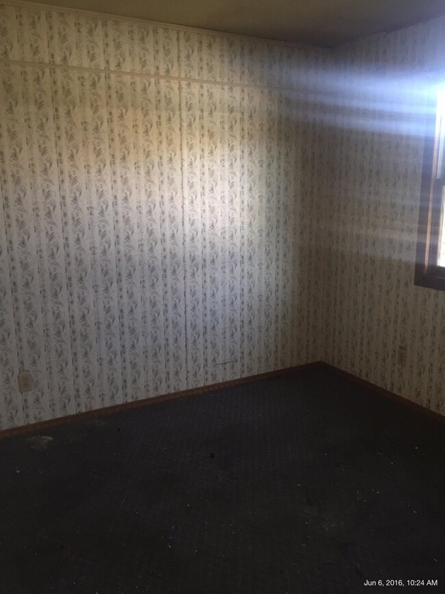 154 W Mcclung Rd, La Porte, IN 46350 - photo 7