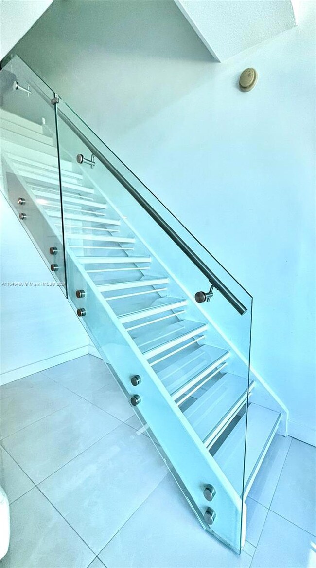 CUSTOM GLASS RAILINGS