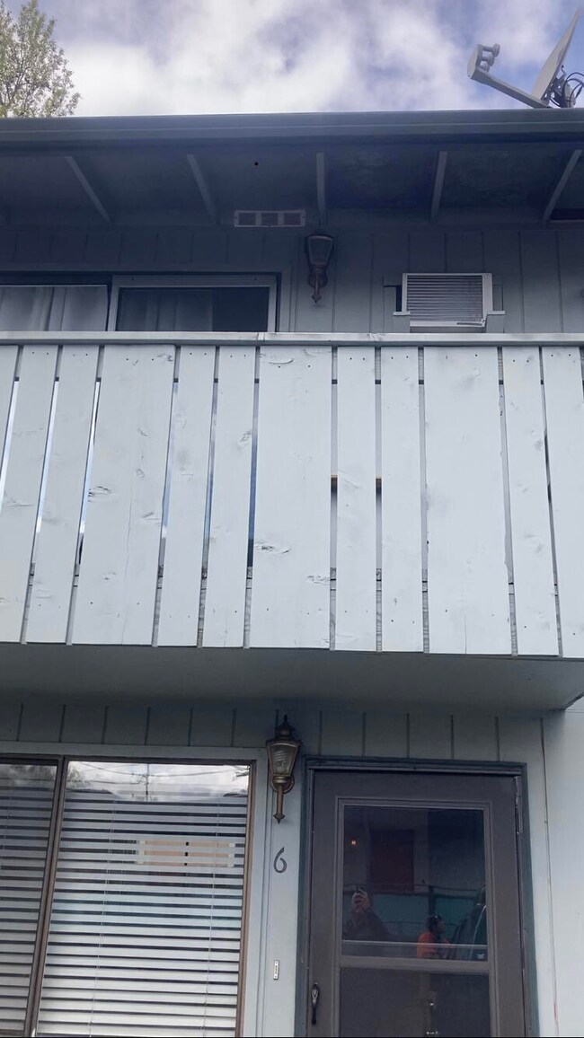 827 NE A St unit 6, Grants Pass, OR 97526 - photo 3