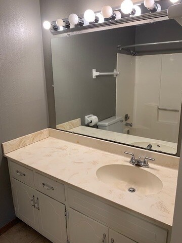 1464 Stonebridge Cir unit E10, Wheaton, IL 60189 - photo 5