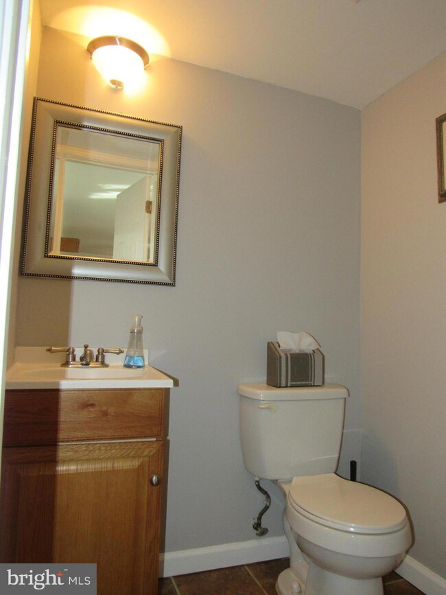 5607 Rollins Ln, Capitol Heights, MD 20743 - photo 7