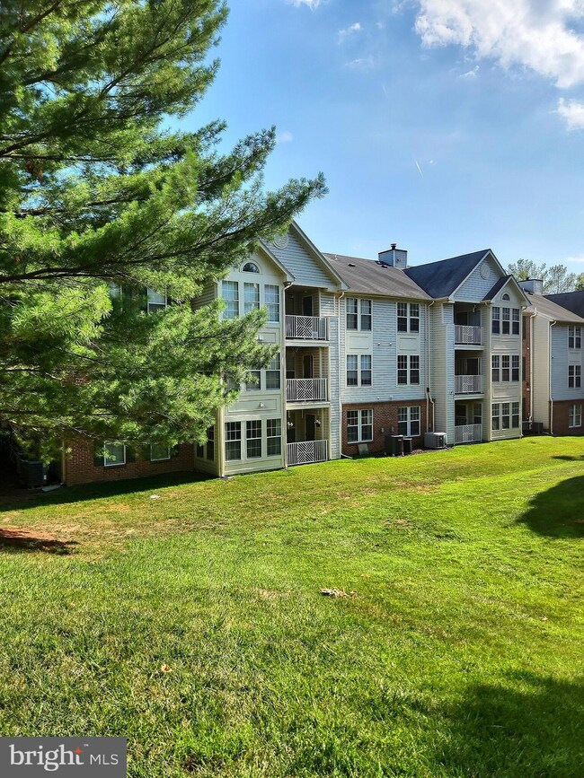 8009 Township Dr unit L, Owings Mills, MD 21117 - photo 2