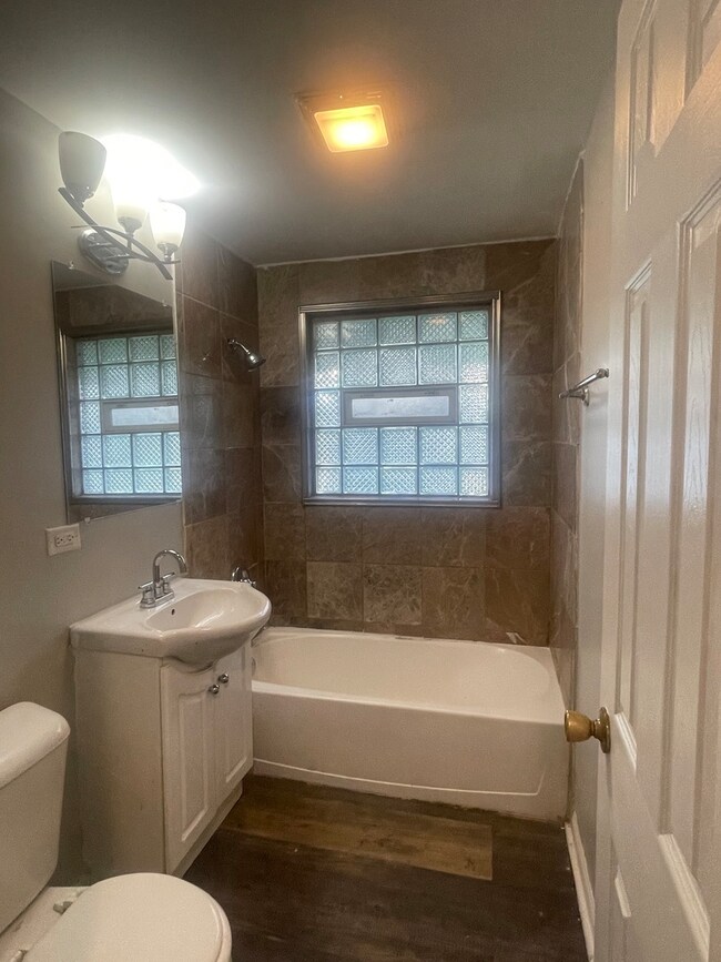 18120 Thomas Ln, Country Club Hills, IL 60478 - photo 5