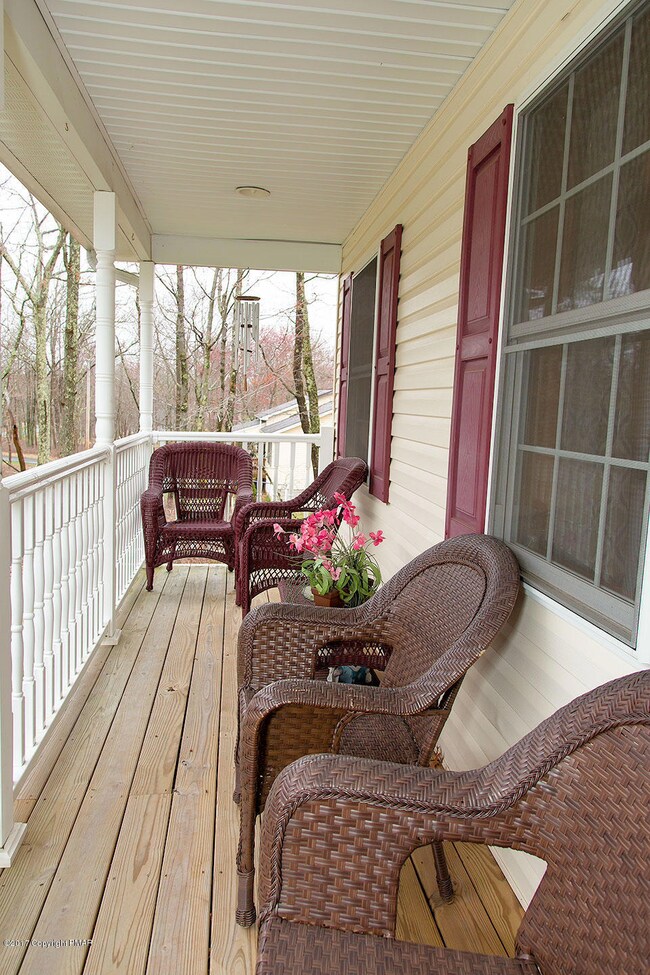 124 Avocado Ln, Milford, PA 18337 - photo 5