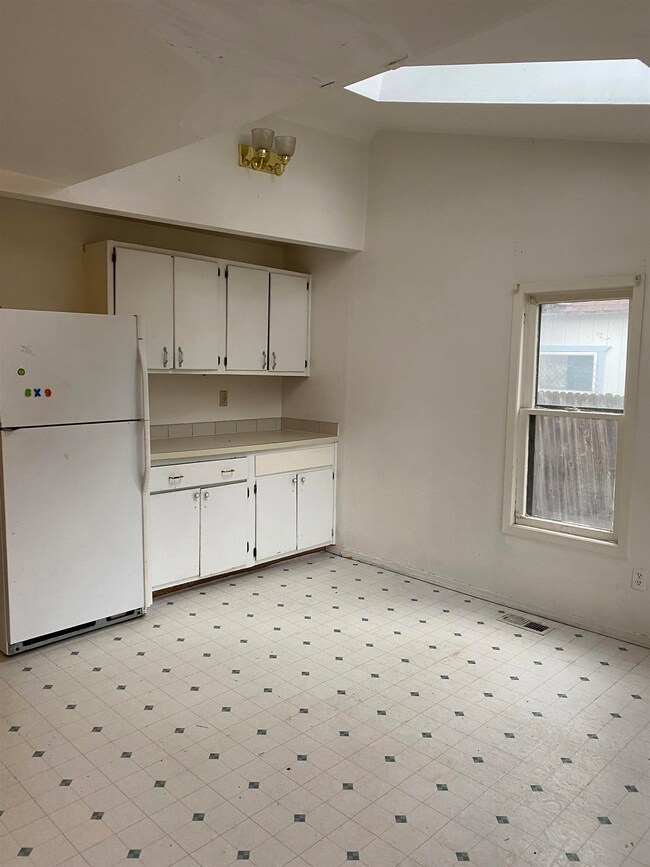 2129 W Mallon Ave, Spokane, WA 99201 - photo 3