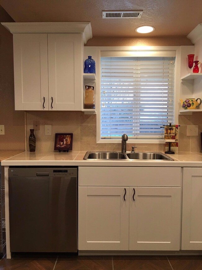 1217 Far West Ave unit 3, Central Point, OR 97502 - photo 4