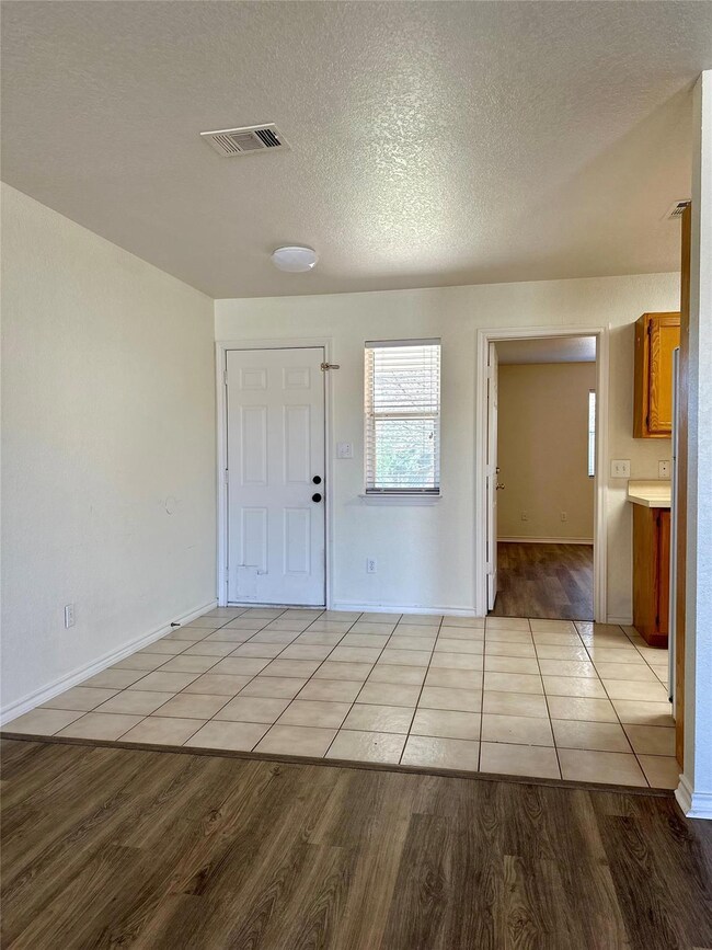 302 Kathy Ln, Granbury, TX 76049 - photo 6