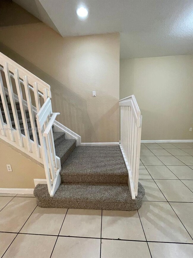 unlisted-address, Oakland Park, FL 33309 - photo 7