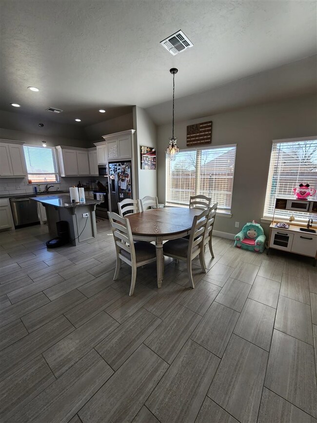 201 NW Granite Ave, Cache, OK 73527 - photo 6