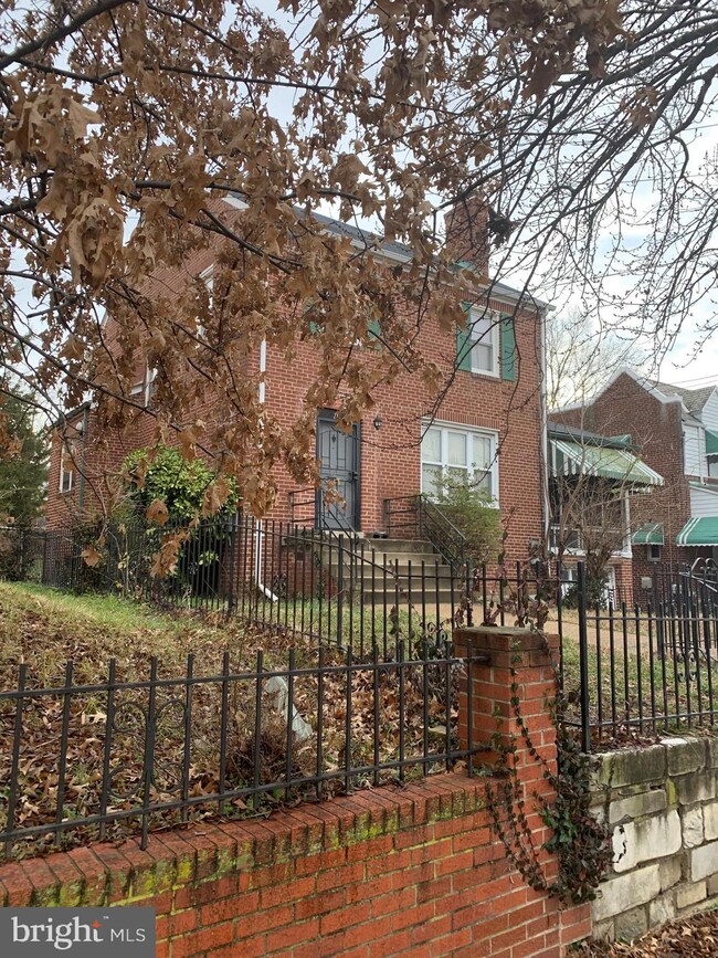 211 44th St NE, Washington, DC 20019 - photo 4