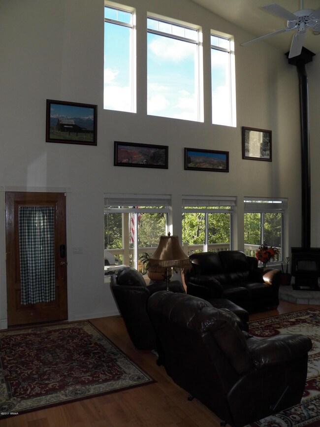 05 Living Room 03