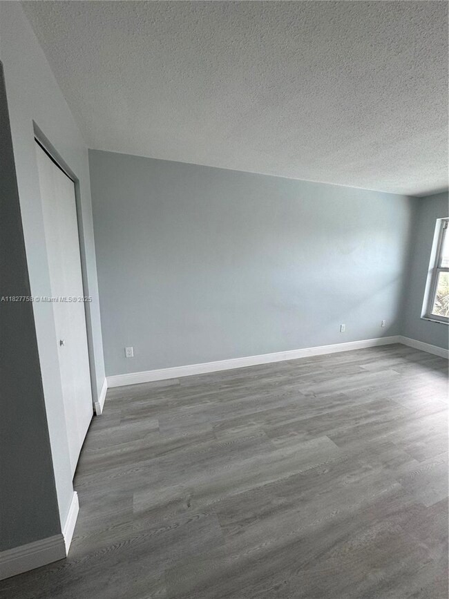 1398 NE 191st St unit C305, Miami, FL 33179 - photo 6