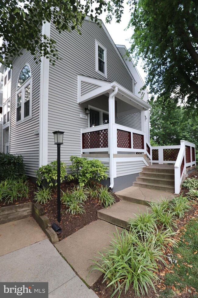 12944B Grays Pointe Rd, Fairfax, VA 22033 - photo 4