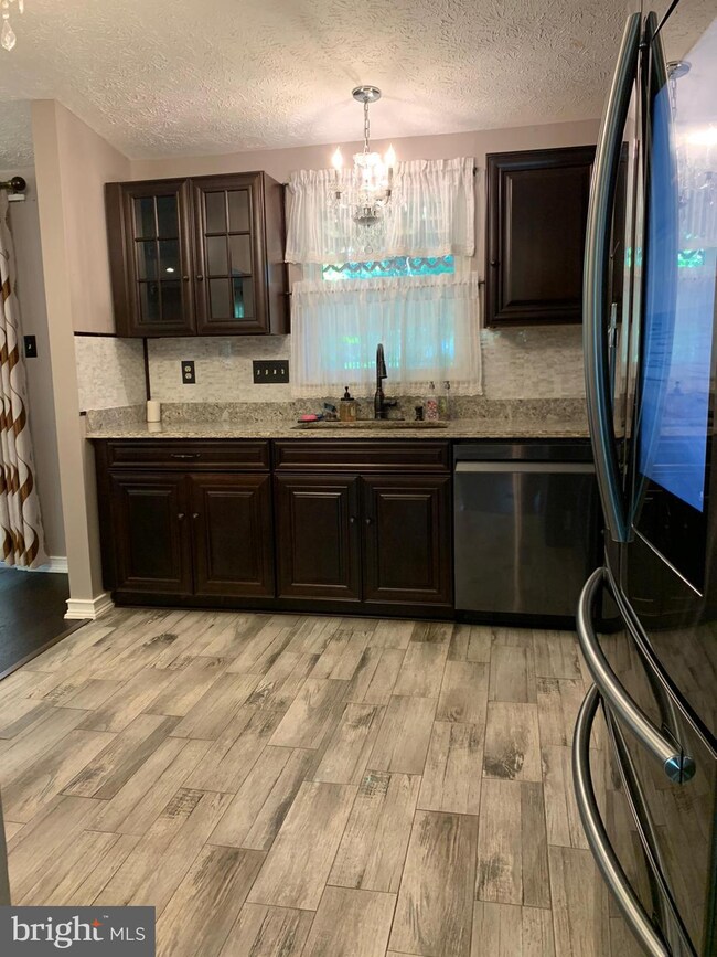 20328 Watkins Meadow Dr, Germantown, MD 20876 - photo 5