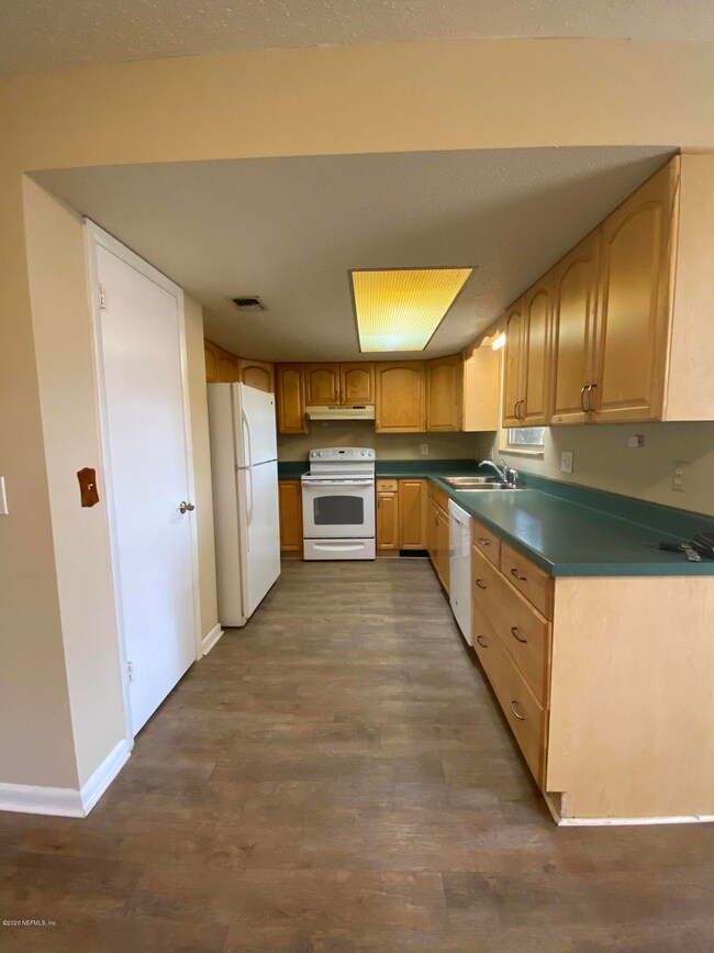 4621 Seaboard Ave, Jacksonville, FL 32210 - photo 5