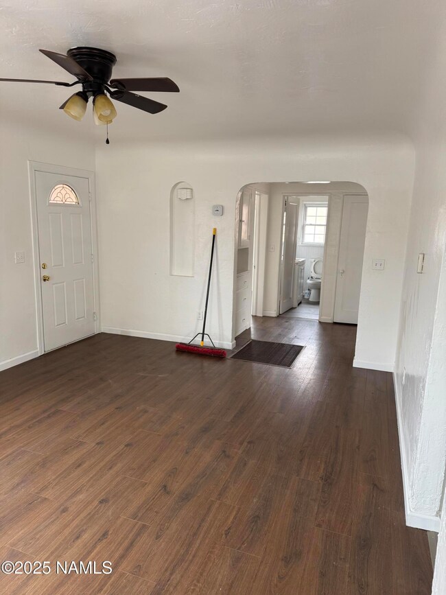 910 N Apache Ave, Winslow, AZ 86047 - photo 6