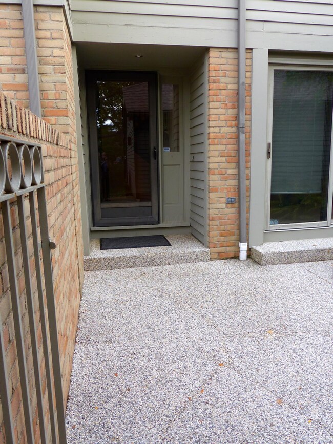 Front patio 3