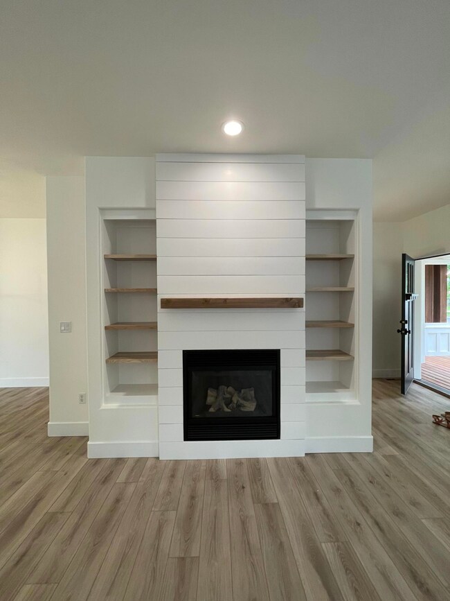 1639 NW Jackpine Ave, Redmond, OR 97756 - photo 3