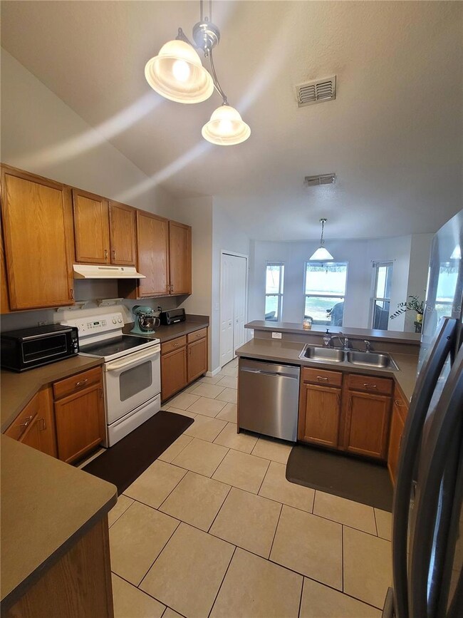 10414 Vista Pines Loop, Clermont, FL 34711 - photo 6